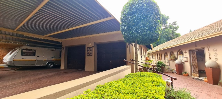 3 Bedroom Property for Sale in Safari Gardens North West